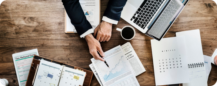 worker pointing at report analysis